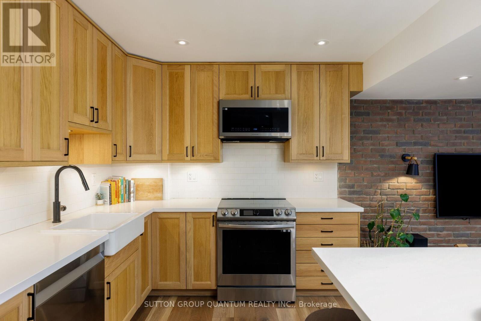 401 - 15 Elizabeth Street N Property Photo 23