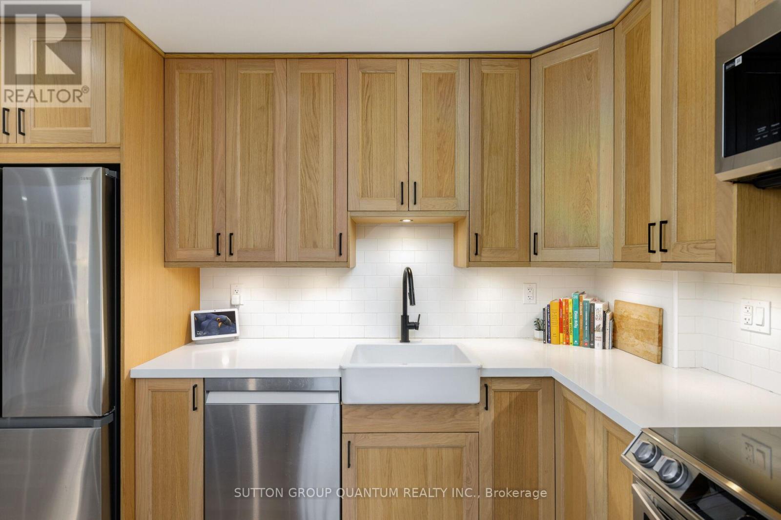 401 - 15 Elizabeth Street N Property Photo 24