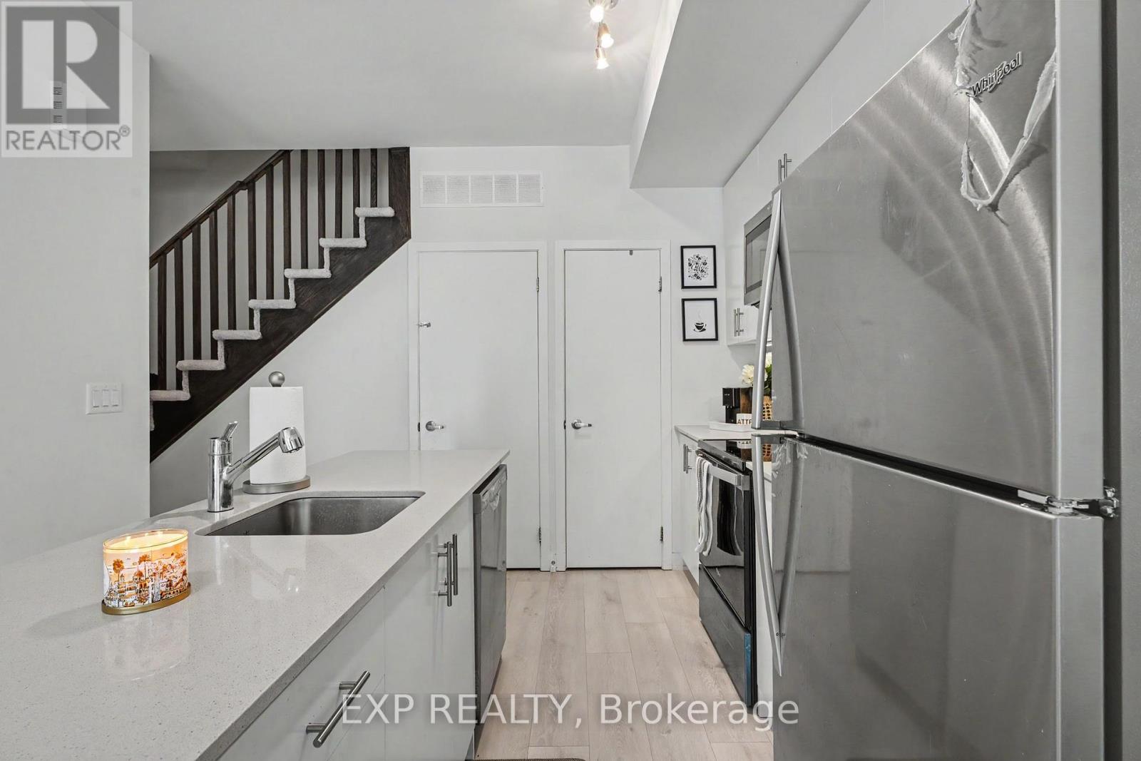 3 - 3425 Ridgeway Drive Property Photo 9