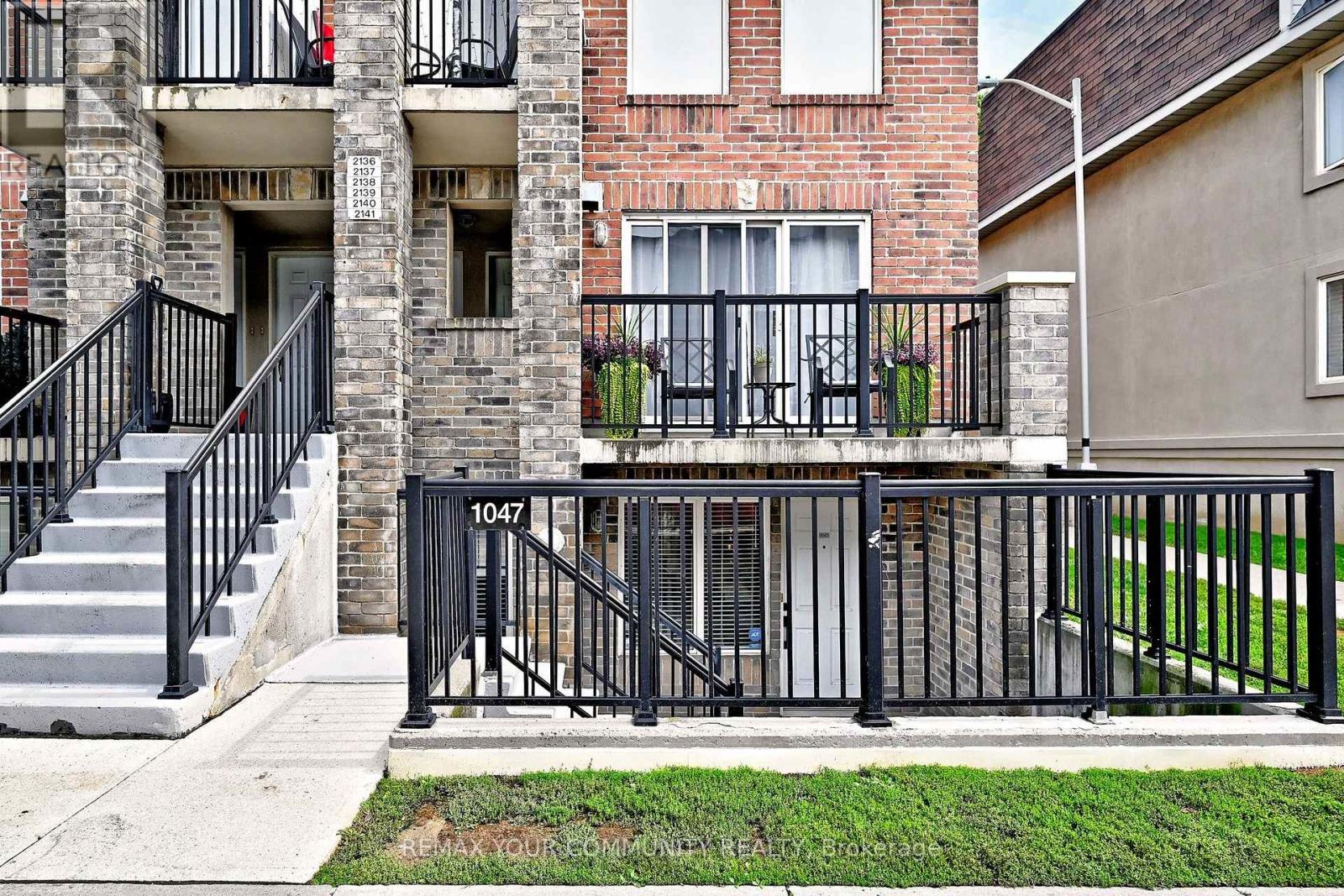 1047 - 115 George Appleton Way Property Photo 2