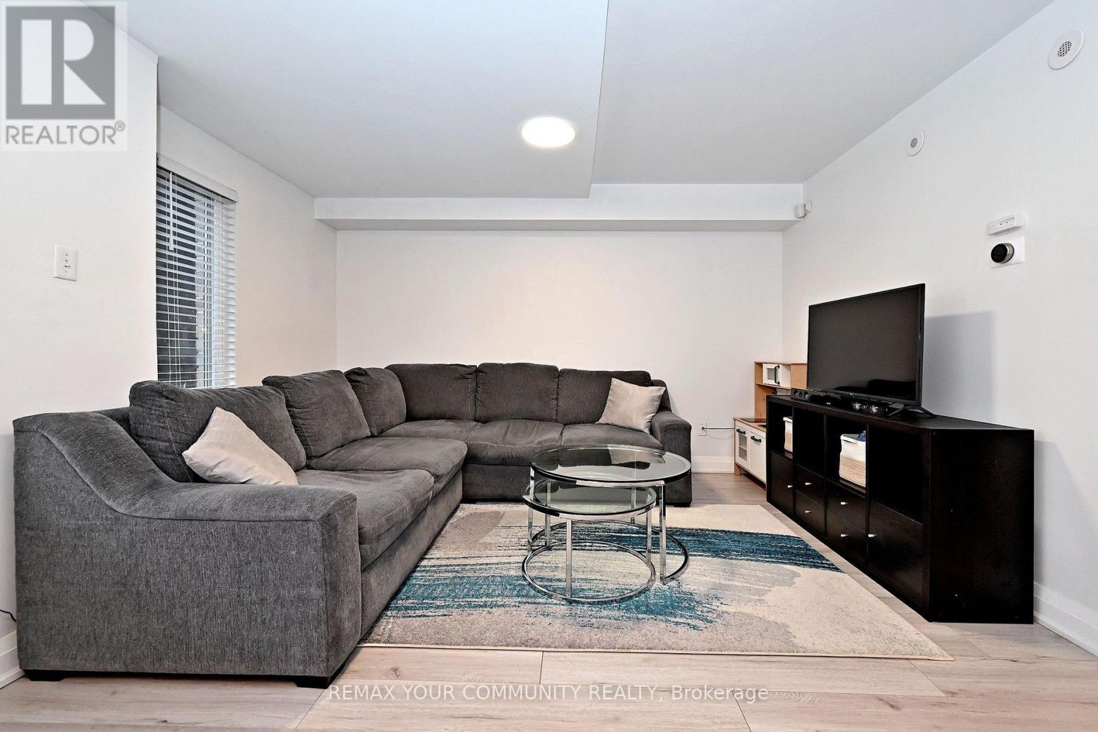 1047 - 115 George Appleton Way Property Photo 6