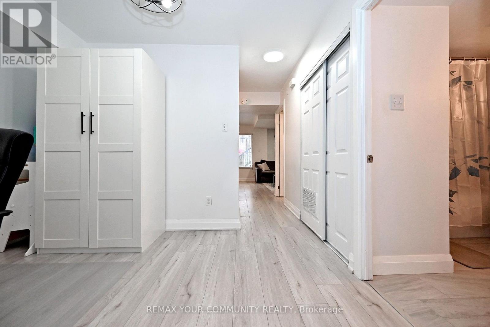 1047 - 115 George Appleton Way Property Photo 18