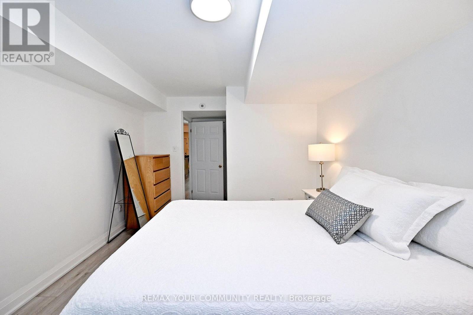1047 - 115 George Appleton Way Property Photo 23