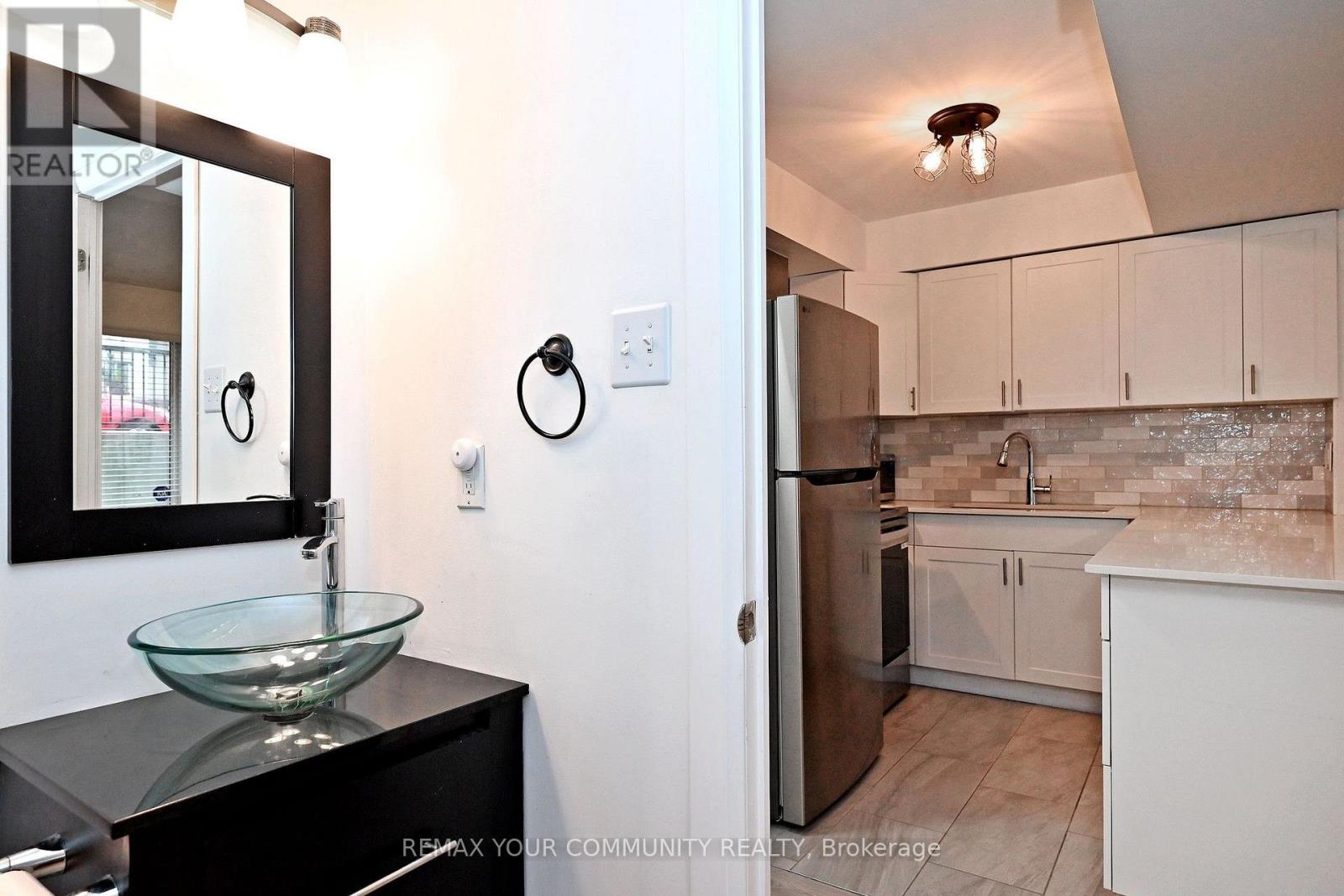 1047 - 115 George Appleton Way Property Photo 30