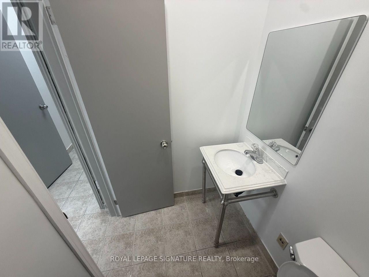 404 - 1017 Wilson Avenue Property Photo 5