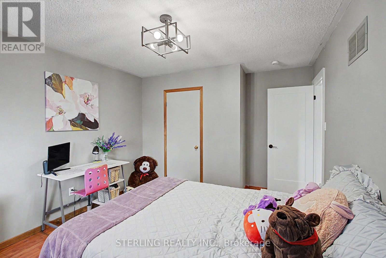 72 Sunforest Drive Property Photo 24
