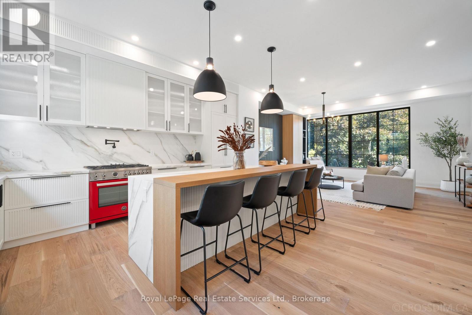 480 Scarsdale Crescent Property Photo 10