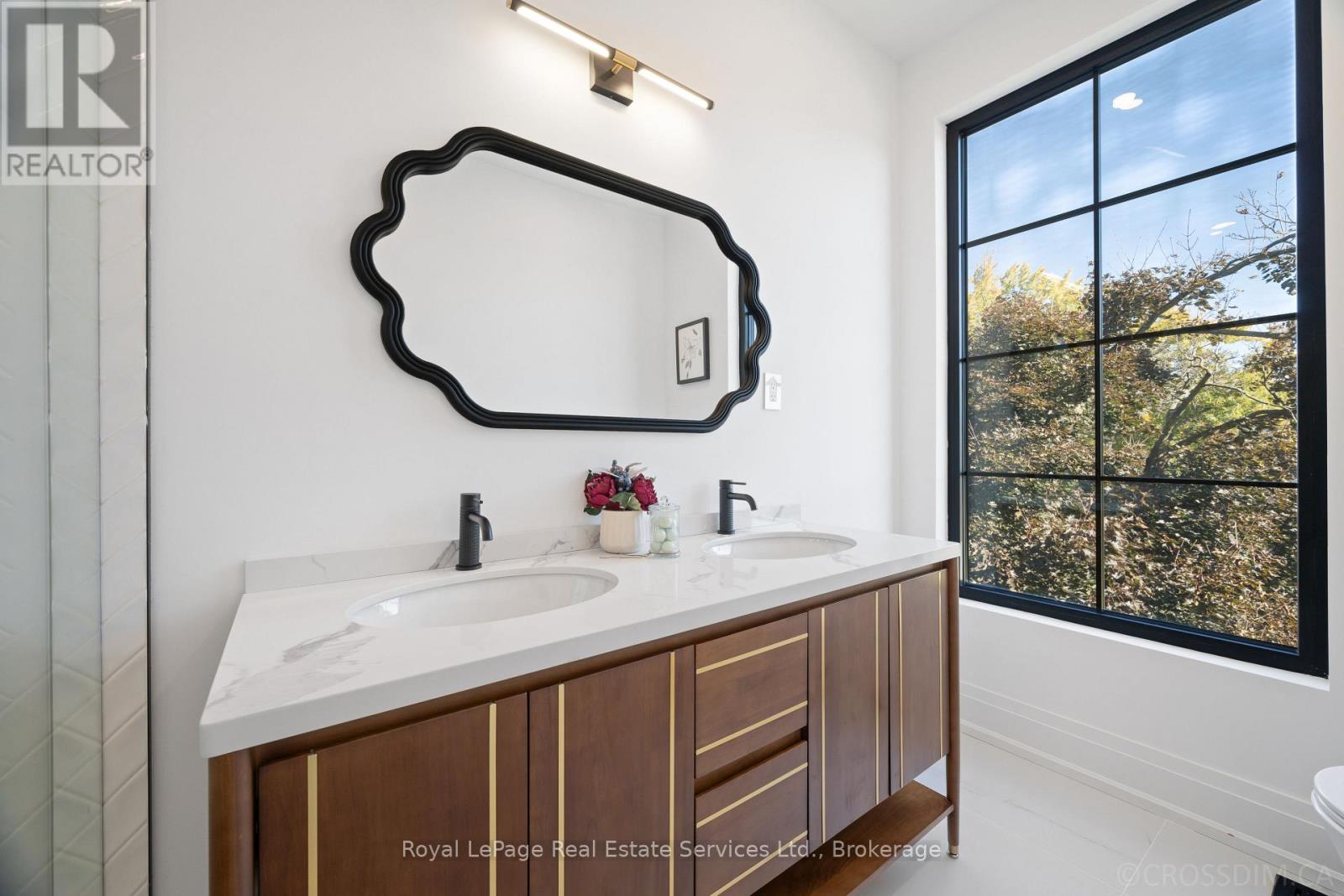 480 Scarsdale Crescent Property Photo 32
