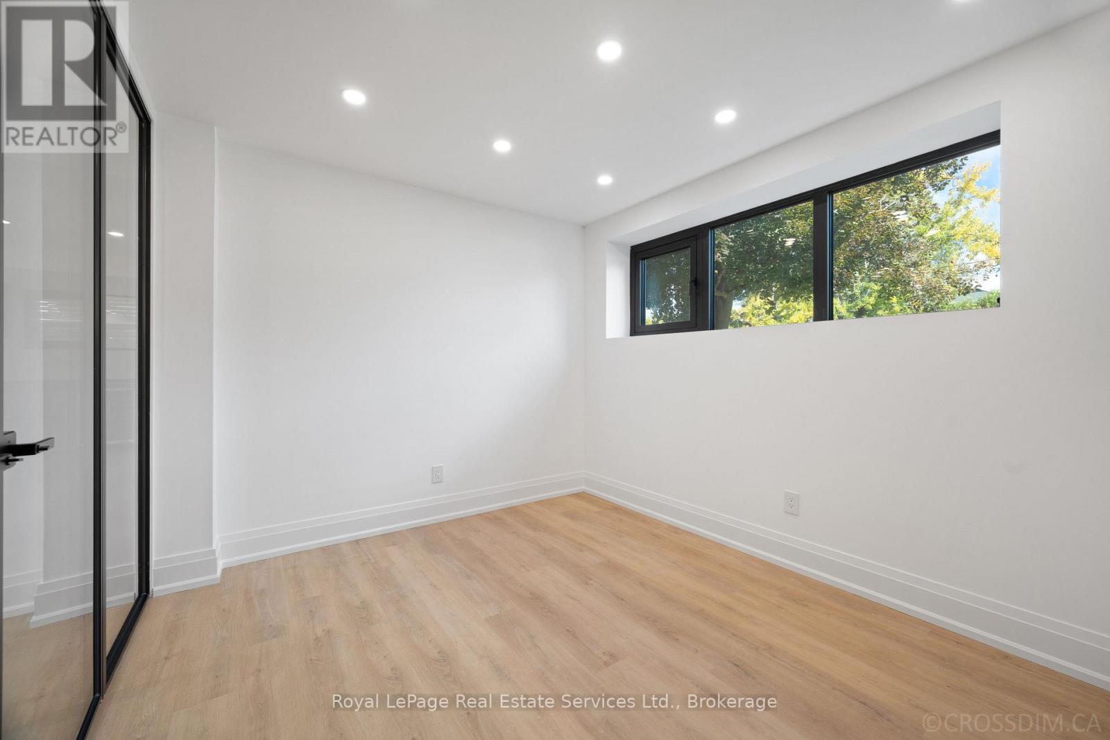 480 Scarsdale Crescent Property Photo 38