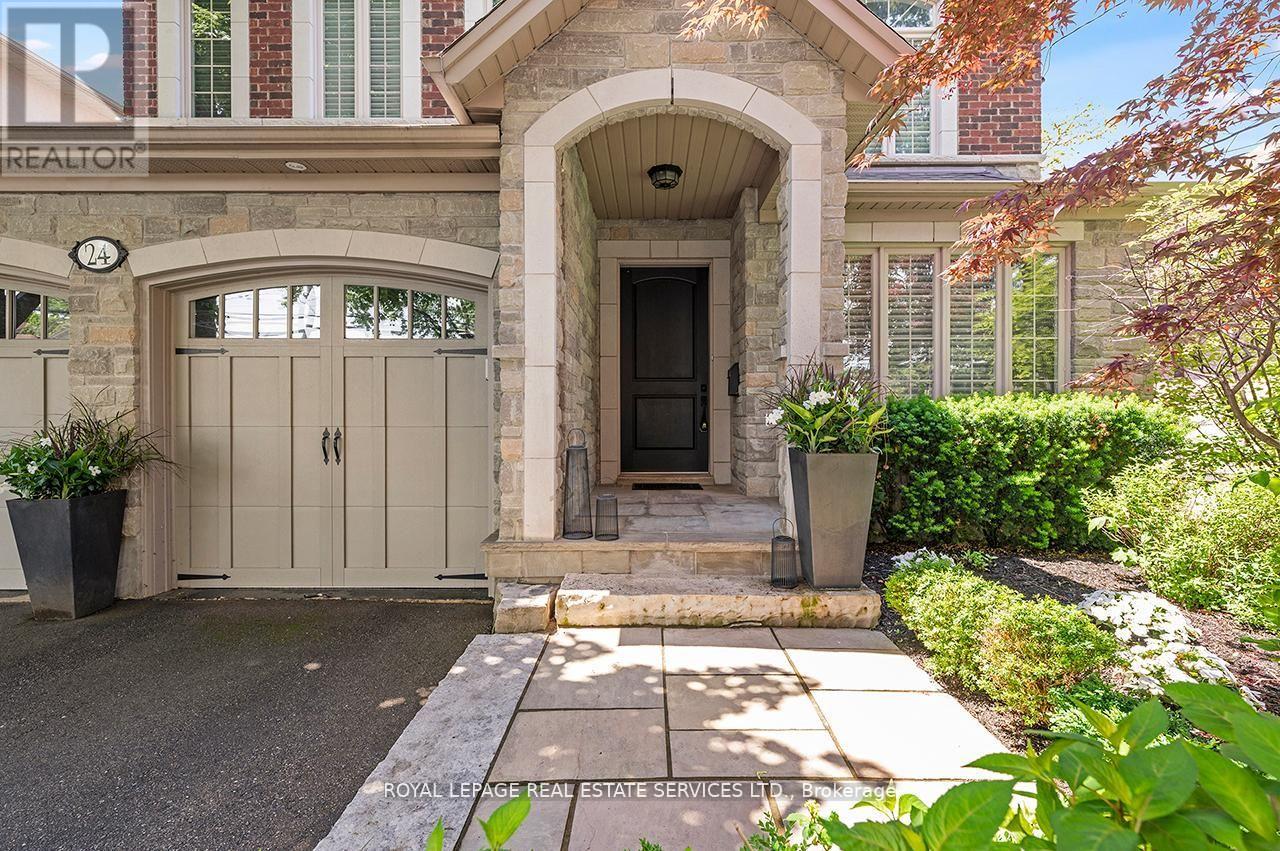24 Jopling Avenue N Property Photo 3