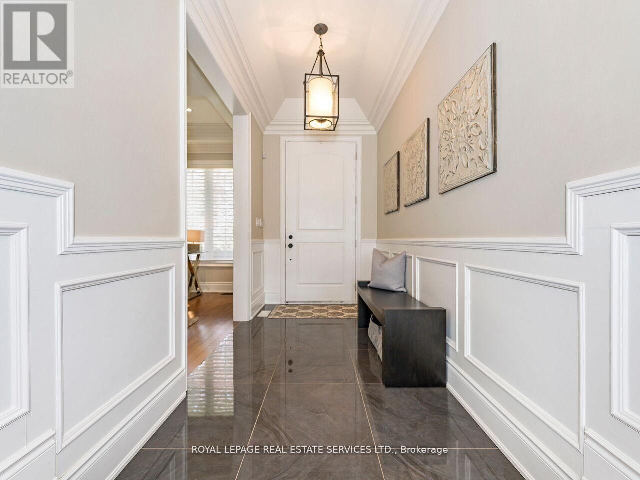 24 Jopling Avenue N Property Photo 5