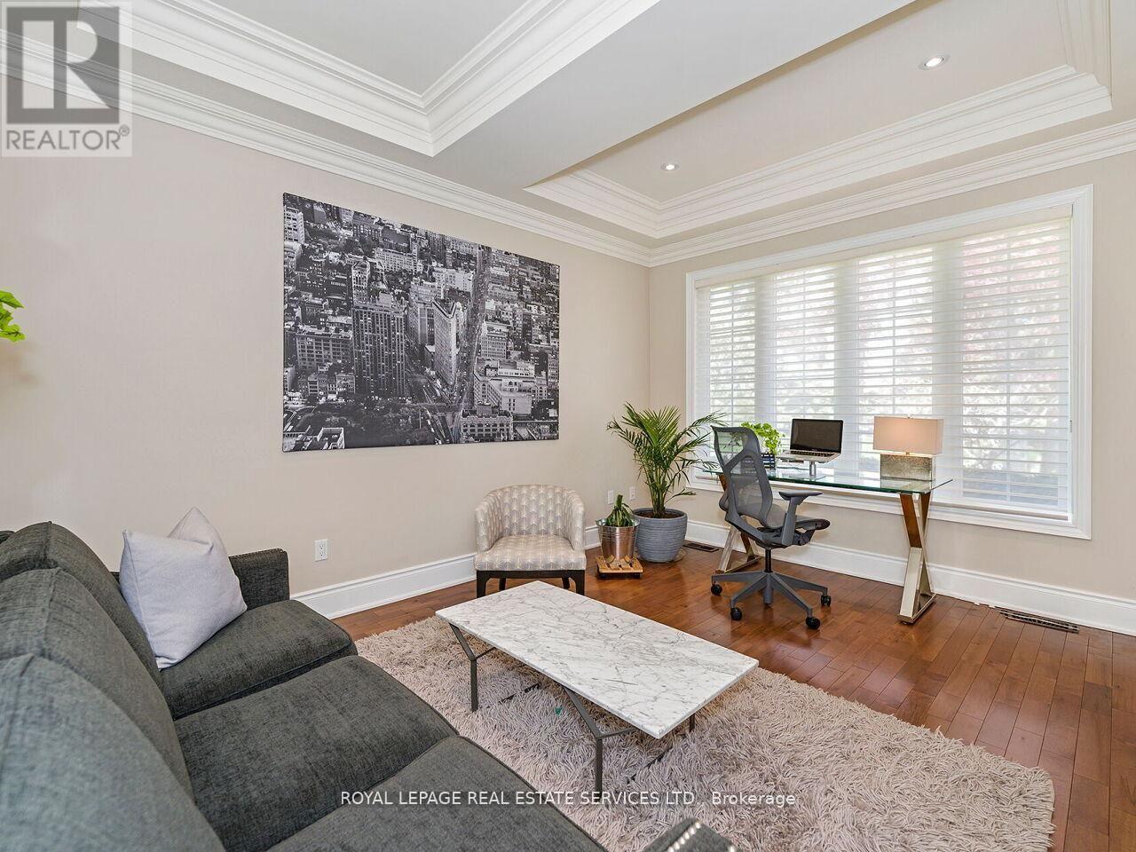 24 Jopling Avenue N Property Photo 7