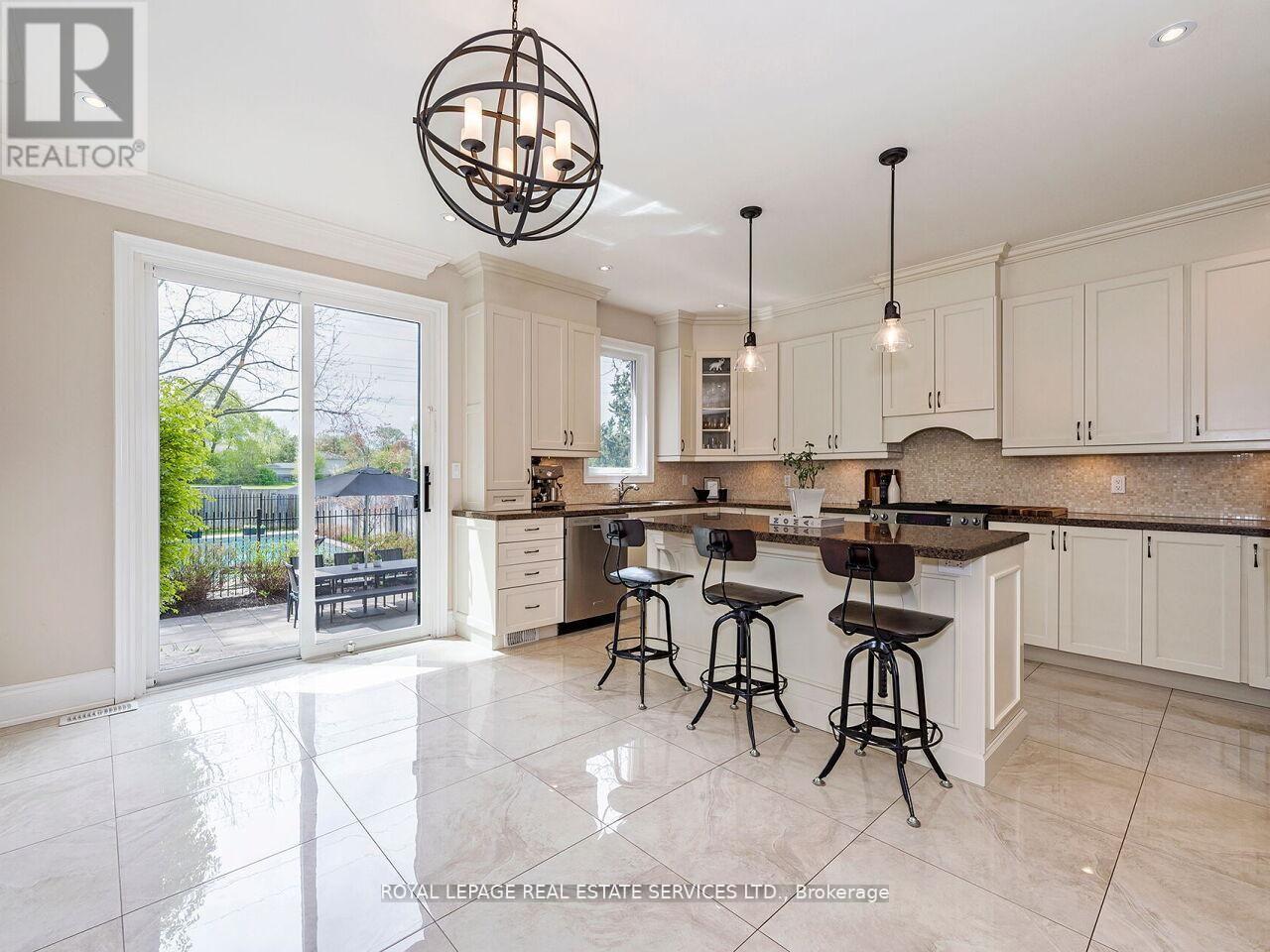 24 Jopling Avenue N Property Photo 13