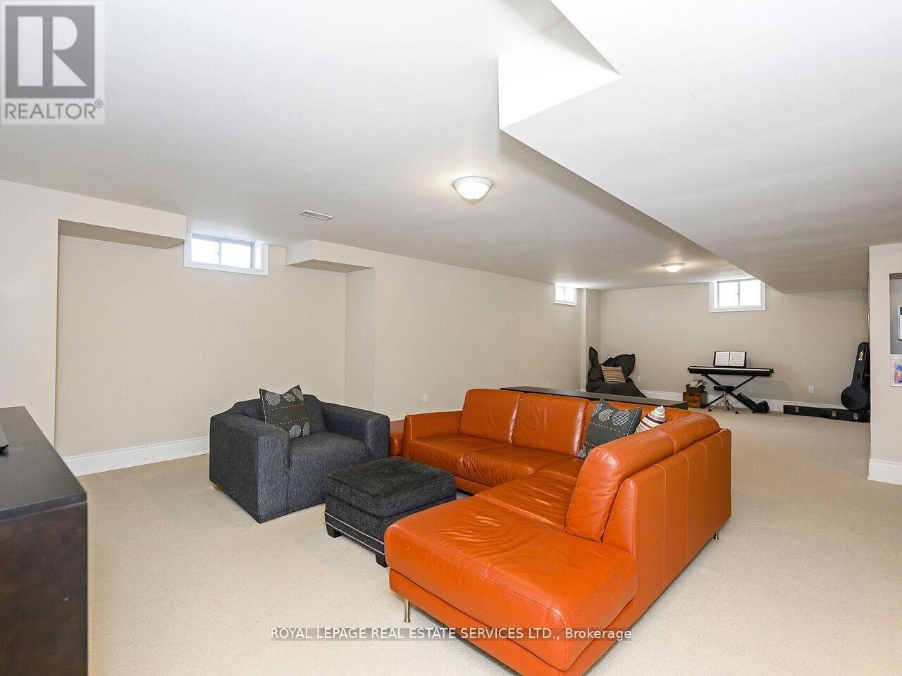 24 Jopling Avenue N Property Photo 32