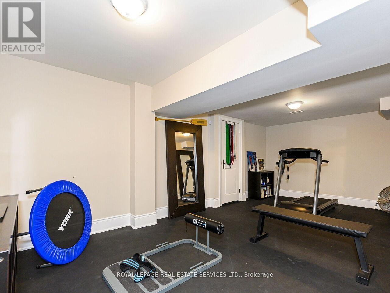 24 Jopling Avenue N Property Photo 35