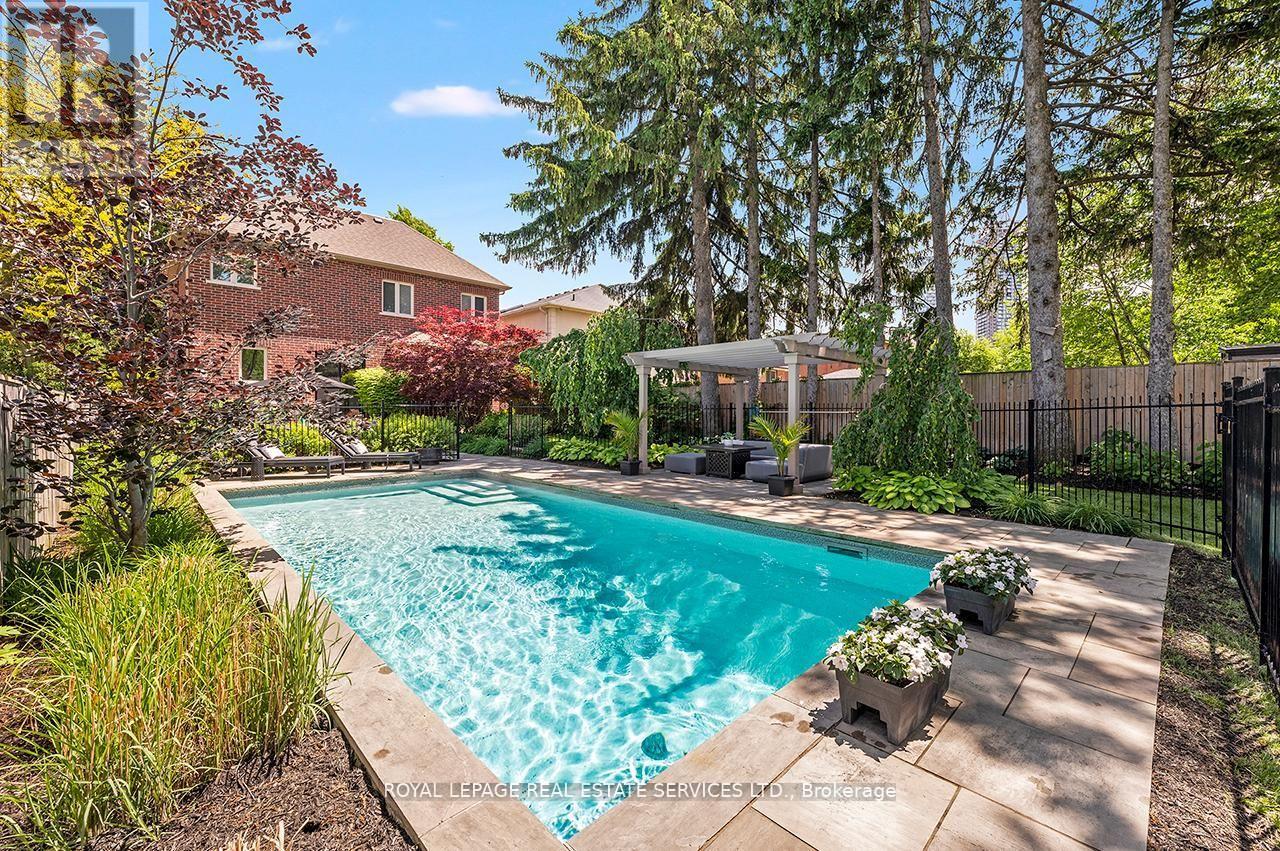 24 Jopling Avenue N Property Photo 41