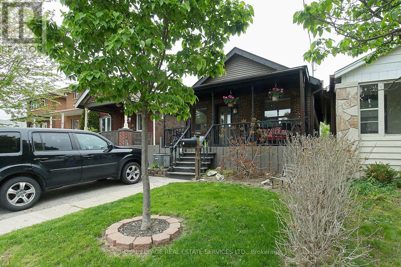 37 Seventeenth Street Property Photo 1