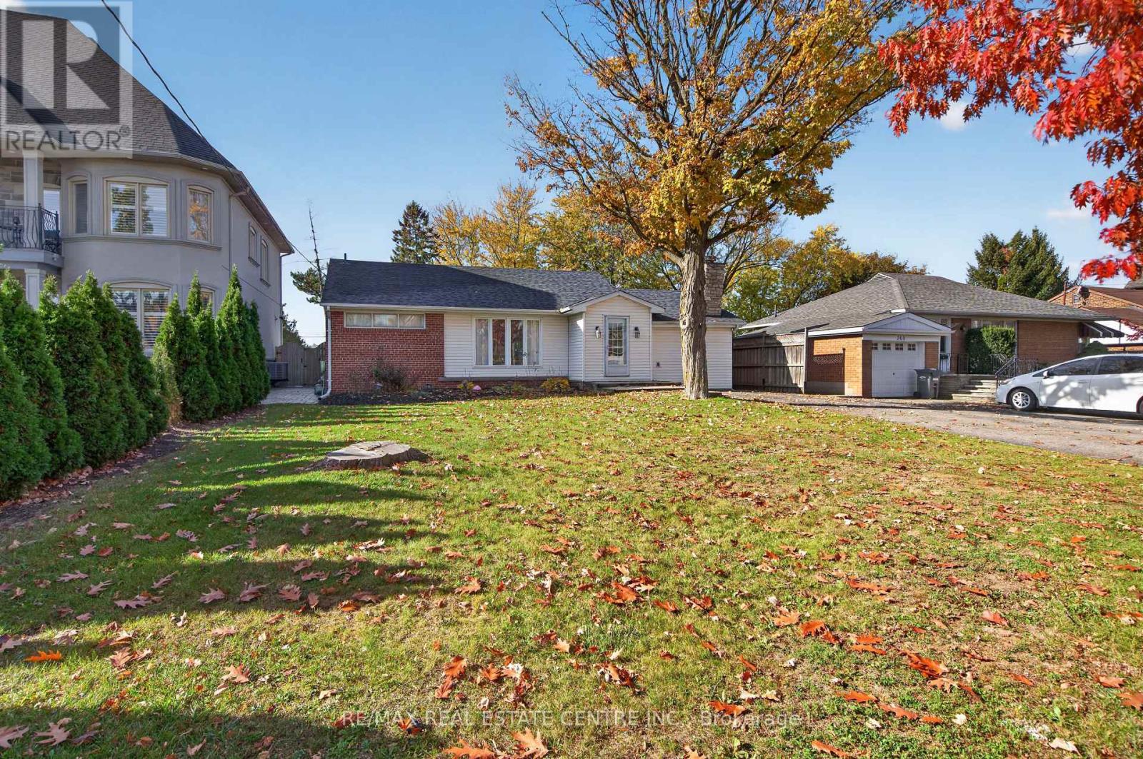 354 MARTIN STREET SE Property Photo 1