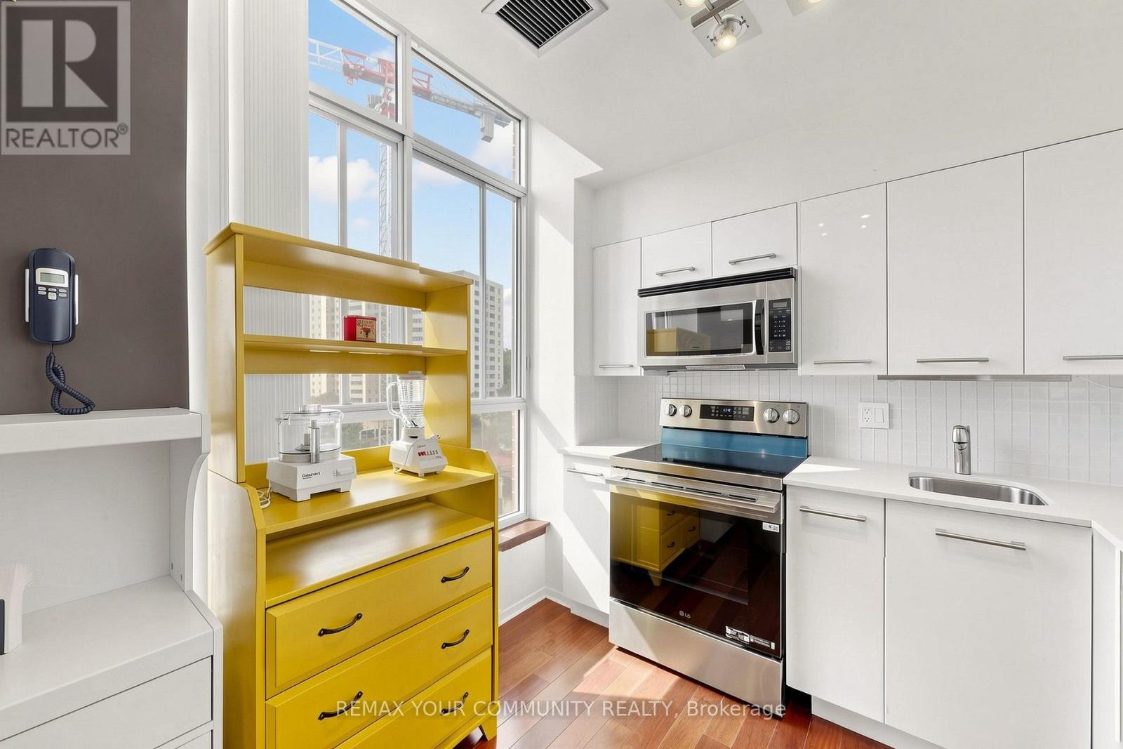 844 - 24 Southport Street Property Photo 6