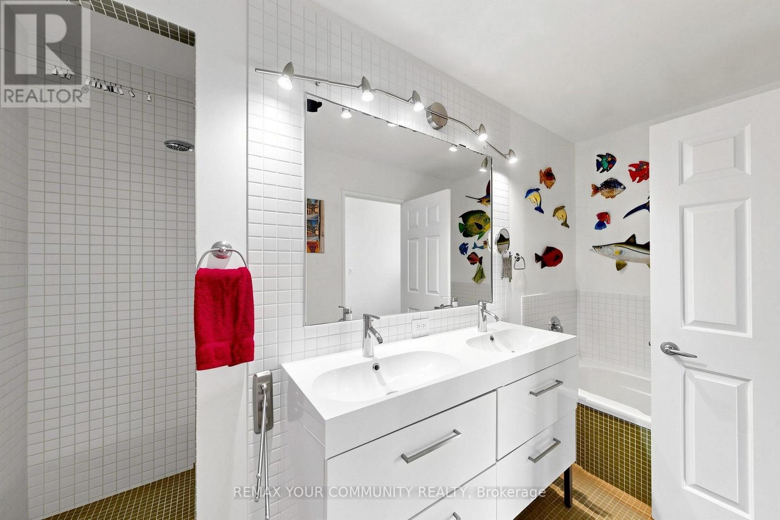 844 - 24 Southport Street Property Photo 10