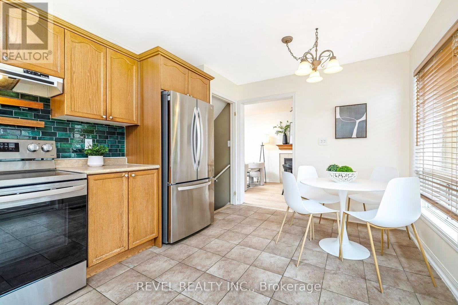 1518 Croft Avenue N Property Photo 13