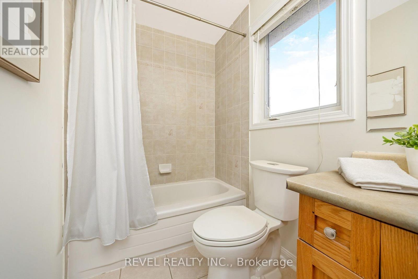1518 Croft Avenue N Property Photo 21