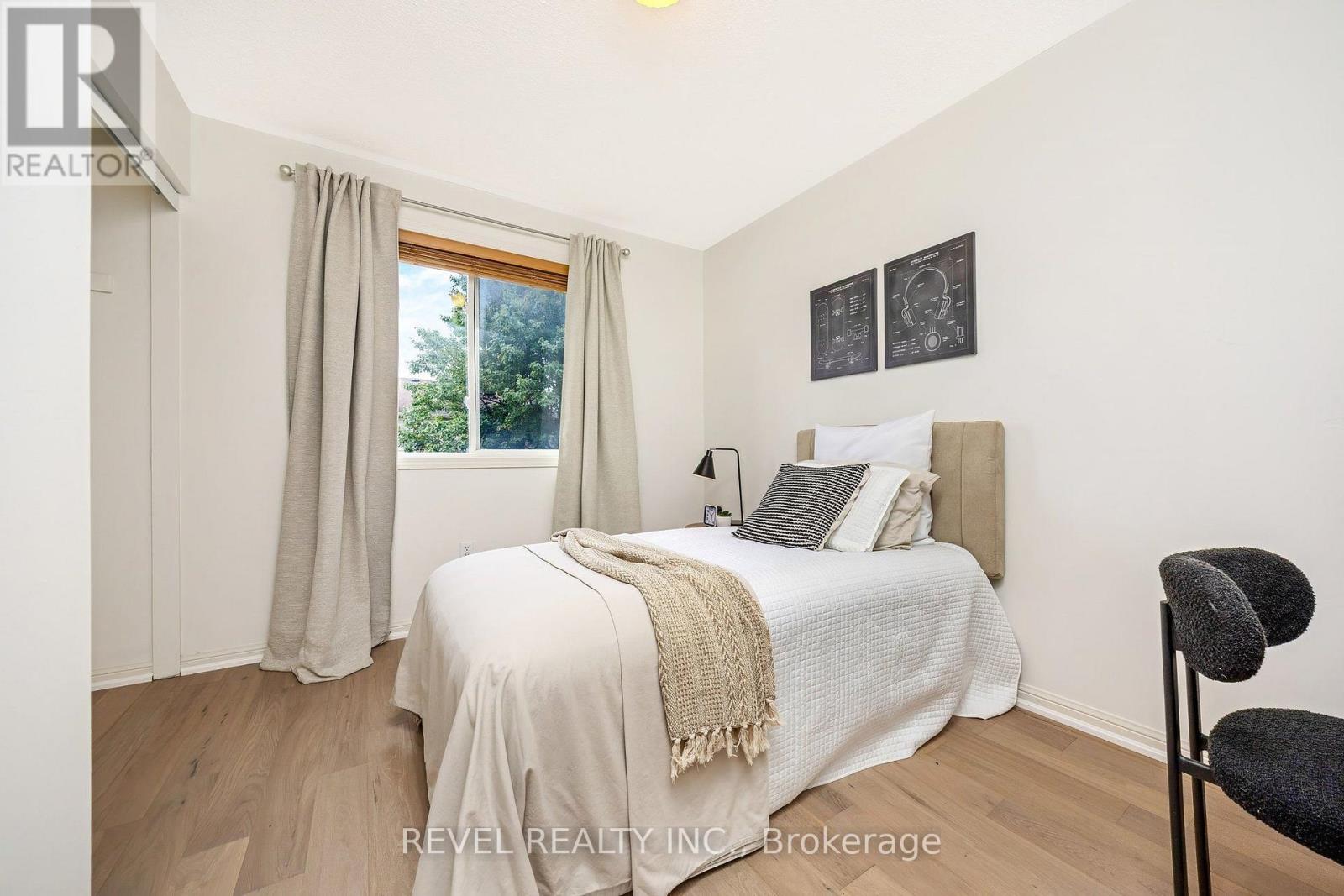 1518 Croft Avenue N Property Photo 22