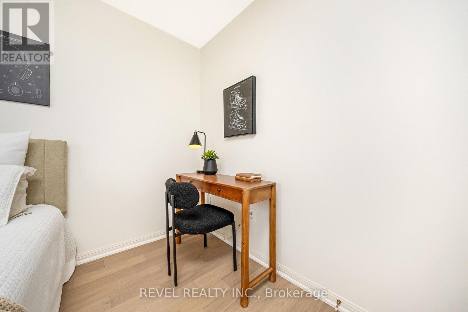 1518 Croft Avenue N Property Photo 24