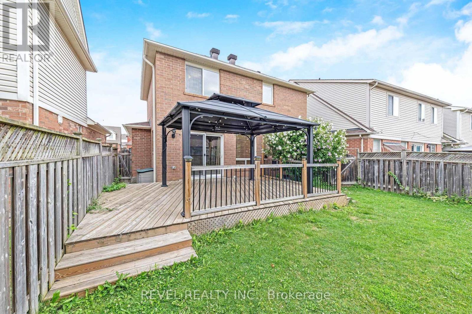 1518 Croft Avenue N Property Photo 28