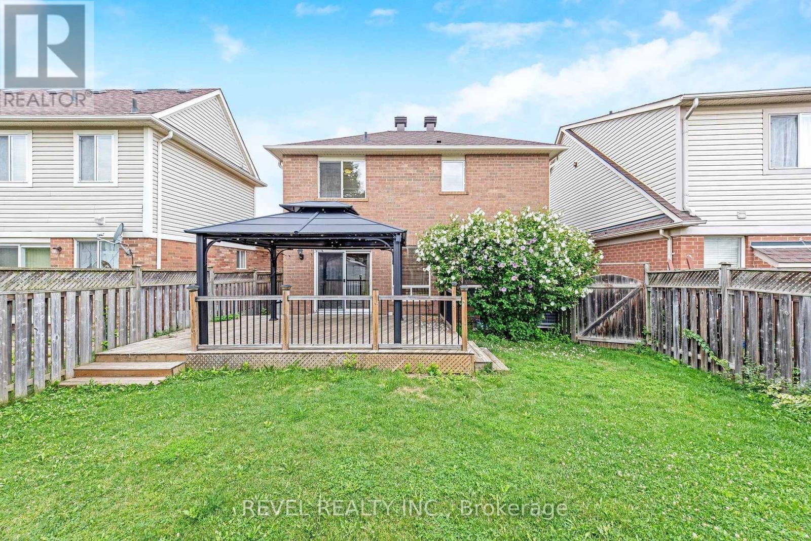 1518 Croft Avenue N Property Photo 29