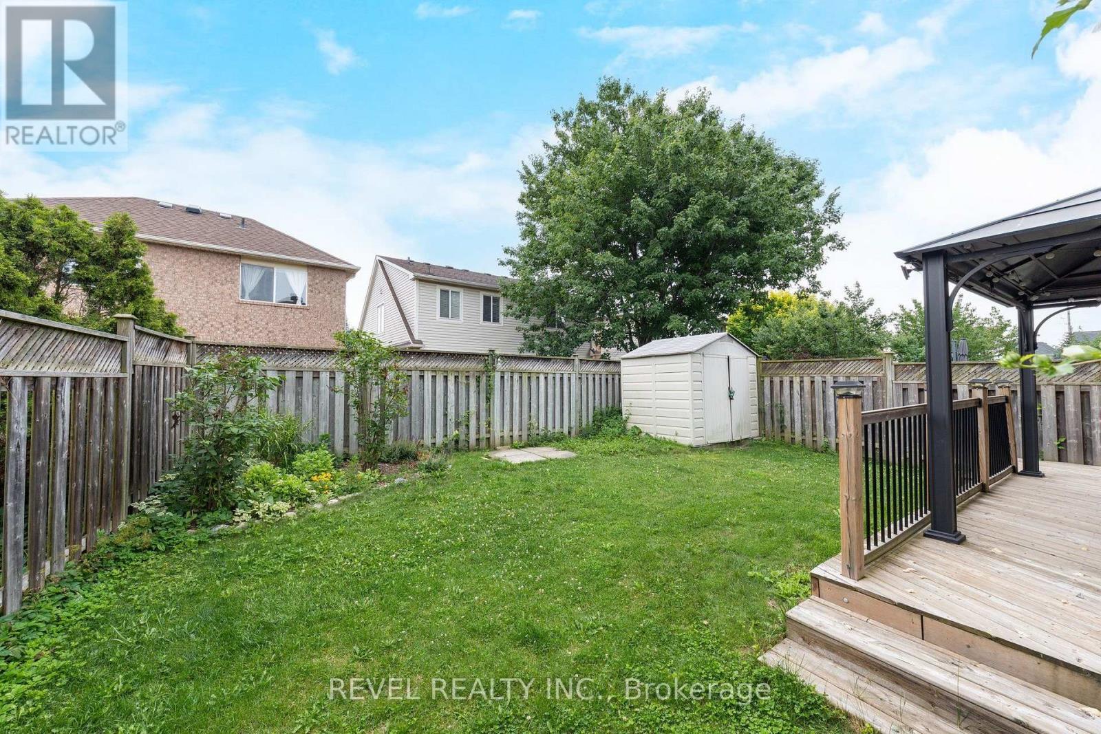 1518 Croft Avenue N Property Photo 30