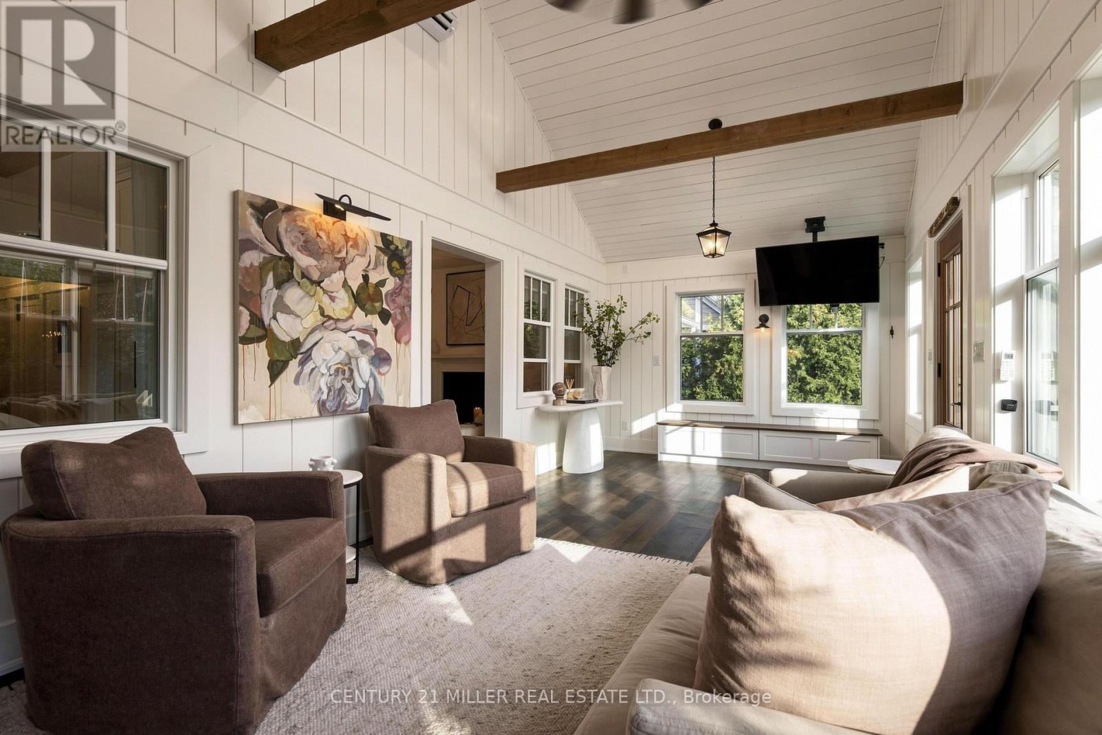 433 Allan Street Property Photo 5