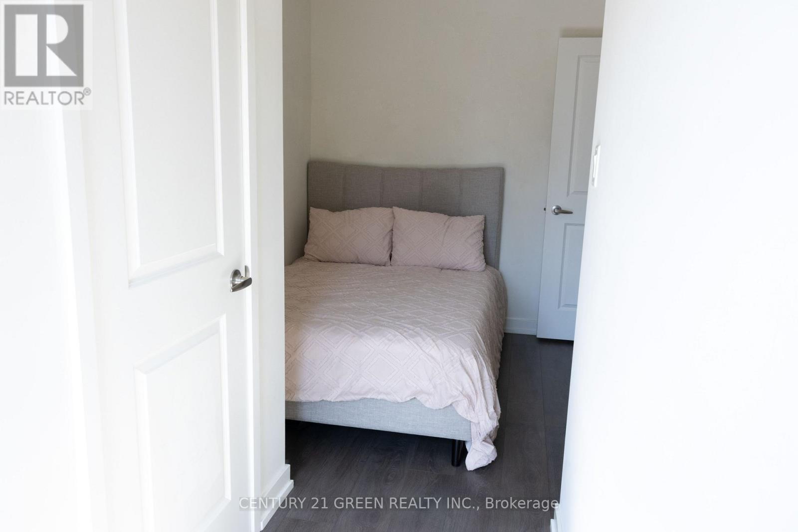 206 Huguenot Road Property Photo 10