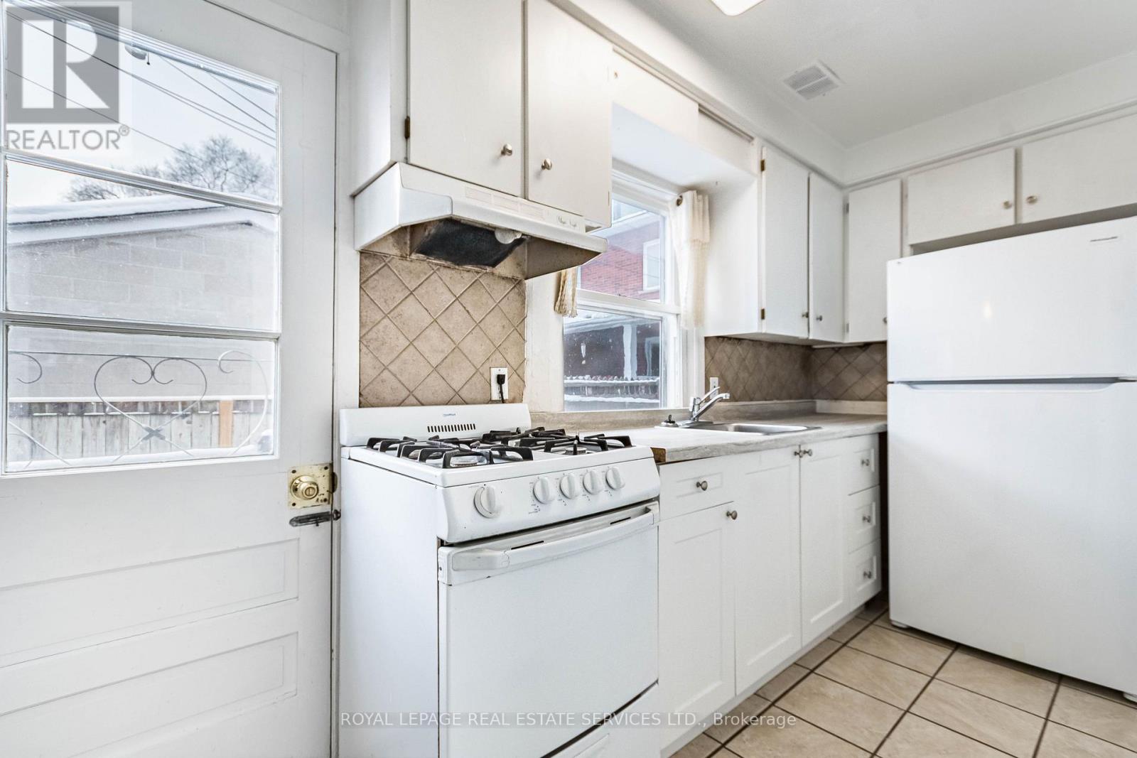 740 Lansdowne Avenue Property Photo 3