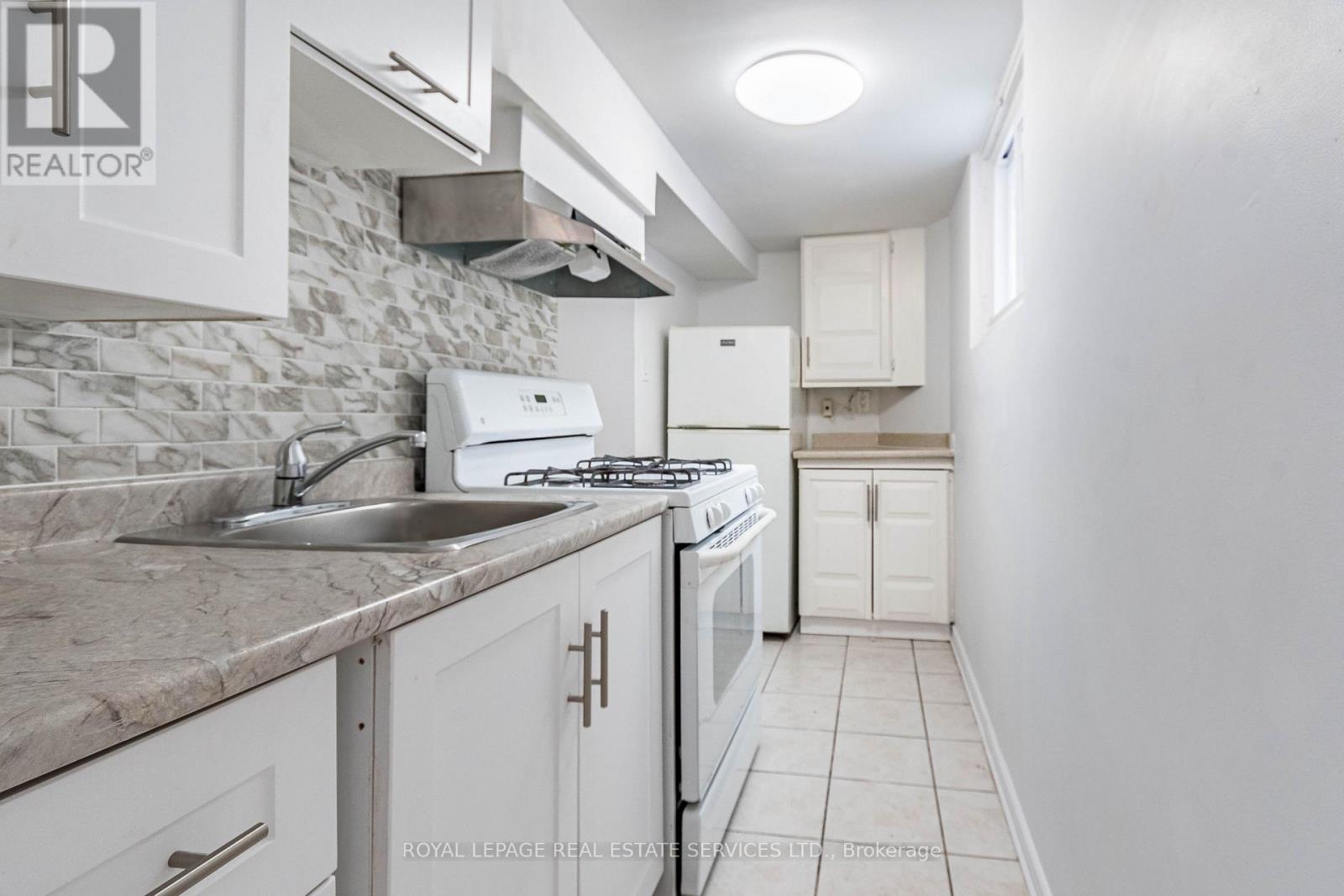 740 Lansdowne Avenue Property Photo 16