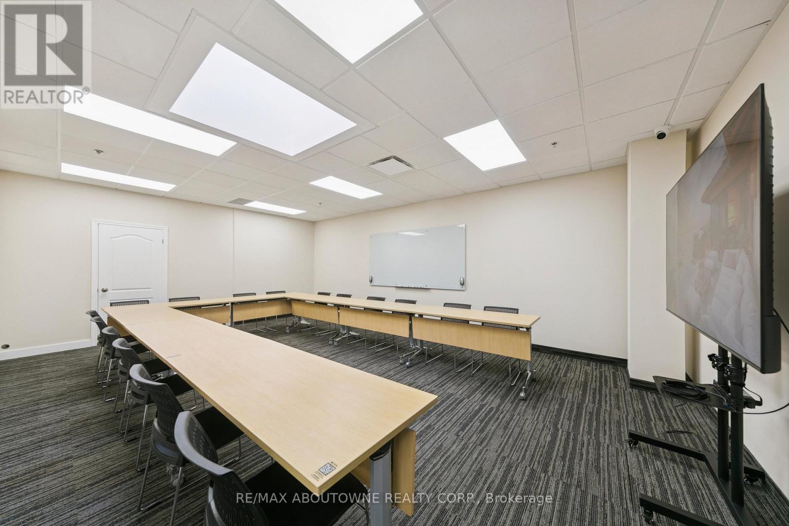 211-c - 320 Matheson Boulevard W Property Photo 27