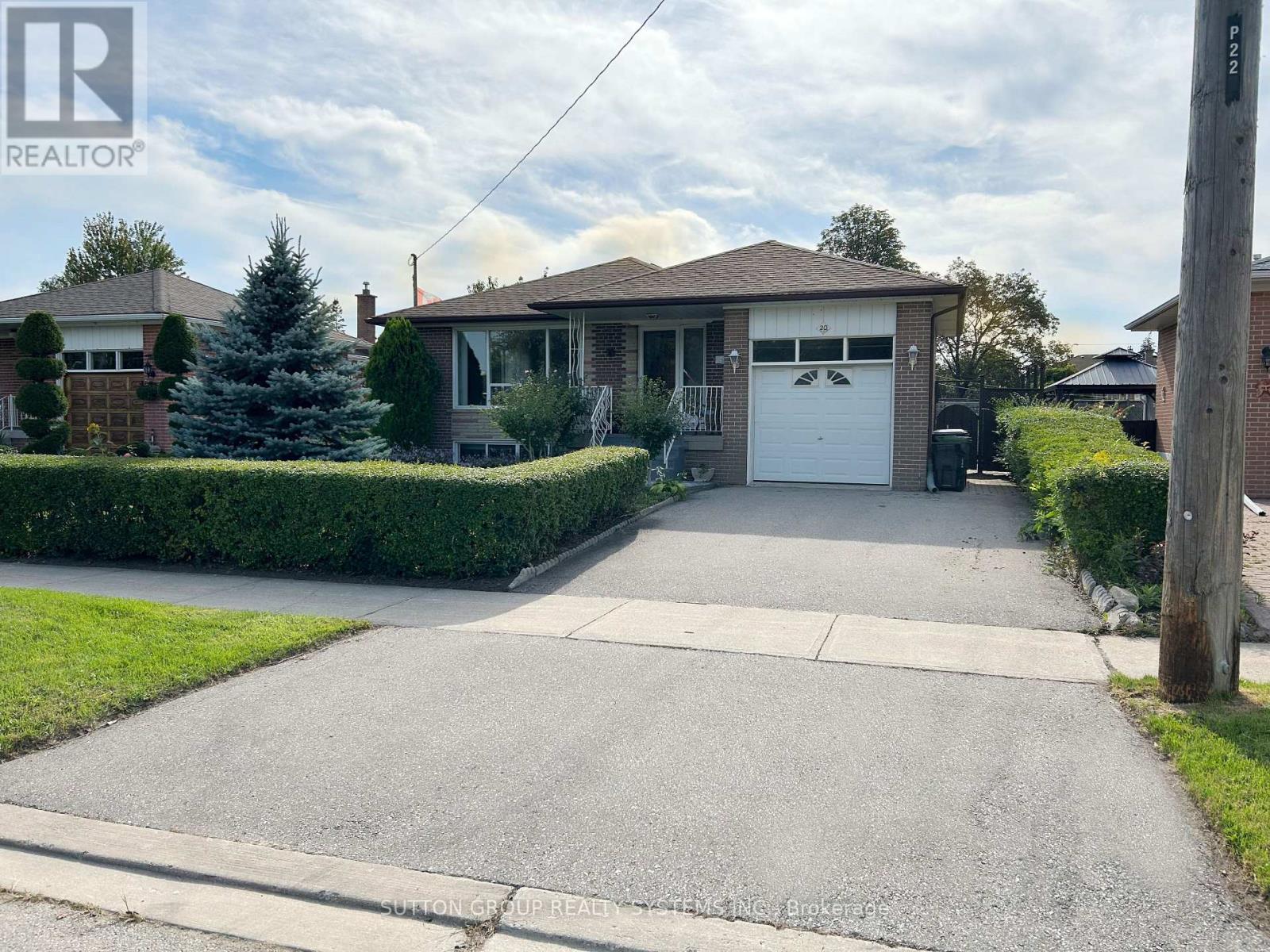 20 Taysham Crescent Property Photo 2