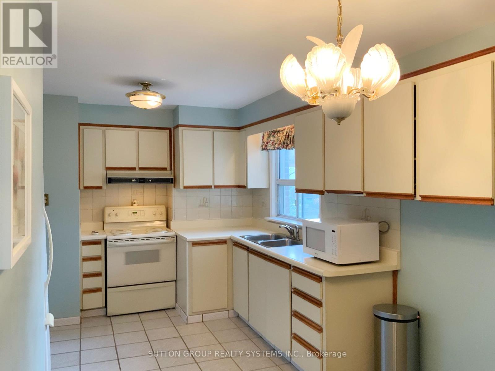 20 Taysham Crescent Property Photo 8