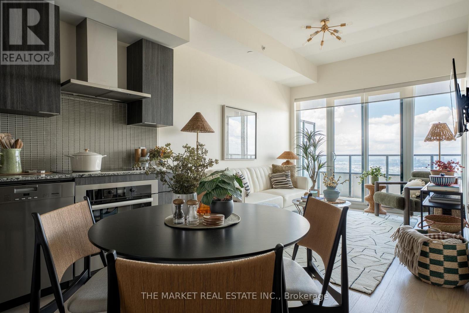 6201 - 30 Shore Breeze Drive Property Photo 4