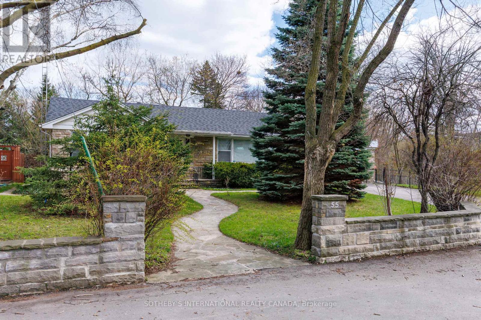 55 Van Dusen Boulevard Property Photo 2
