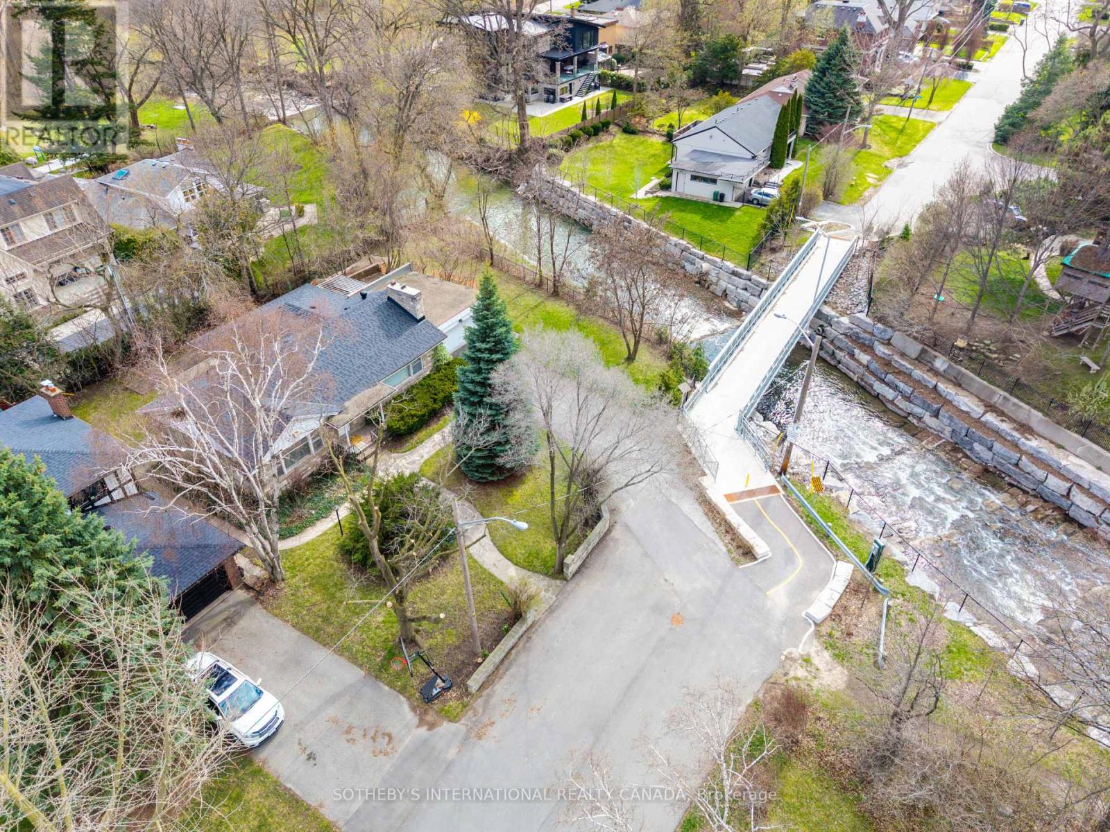 55 Van Dusen Boulevard Property Photo 6