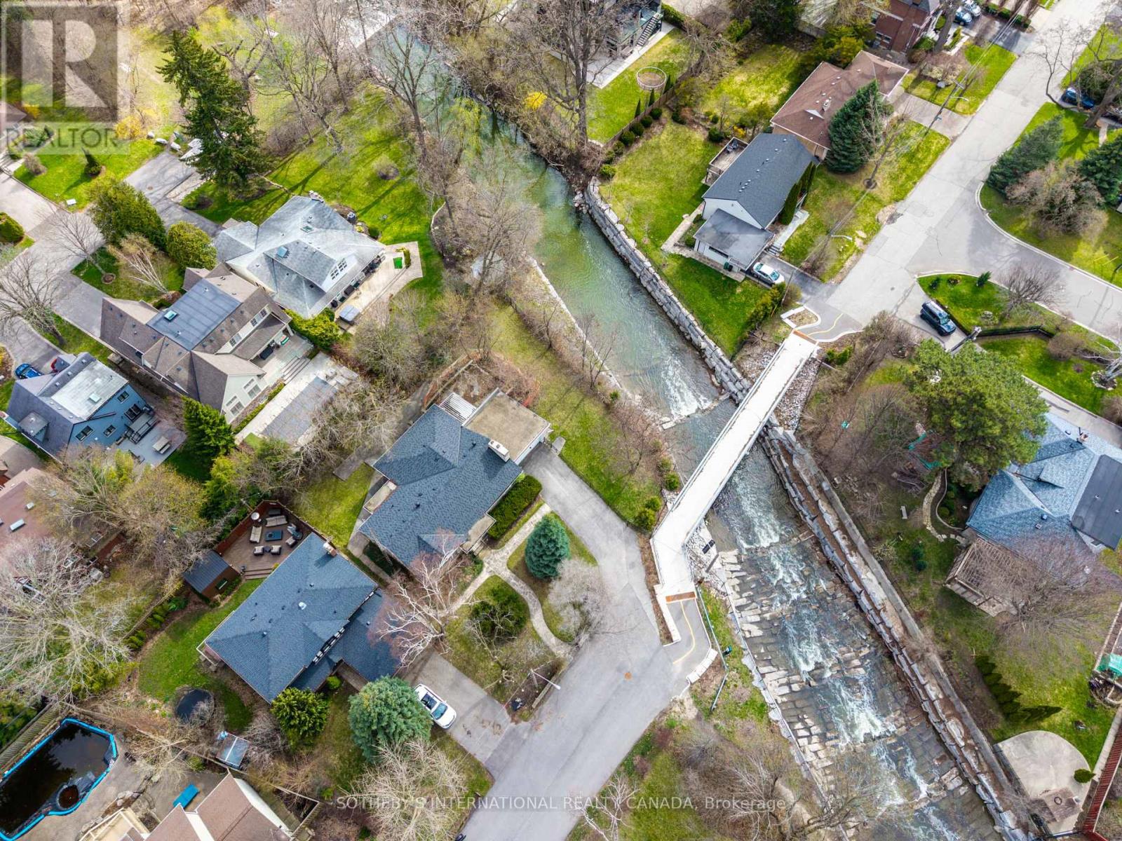 55 Van Dusen Boulevard Property Photo 7
