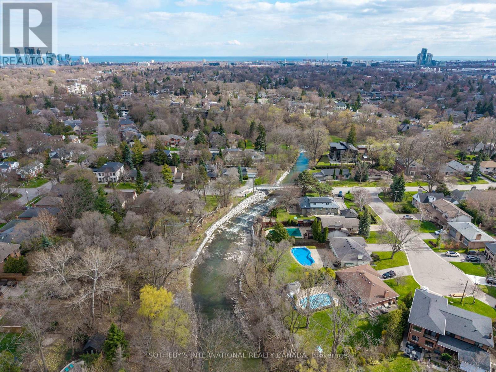 55 Van Dusen Boulevard Property Photo 9