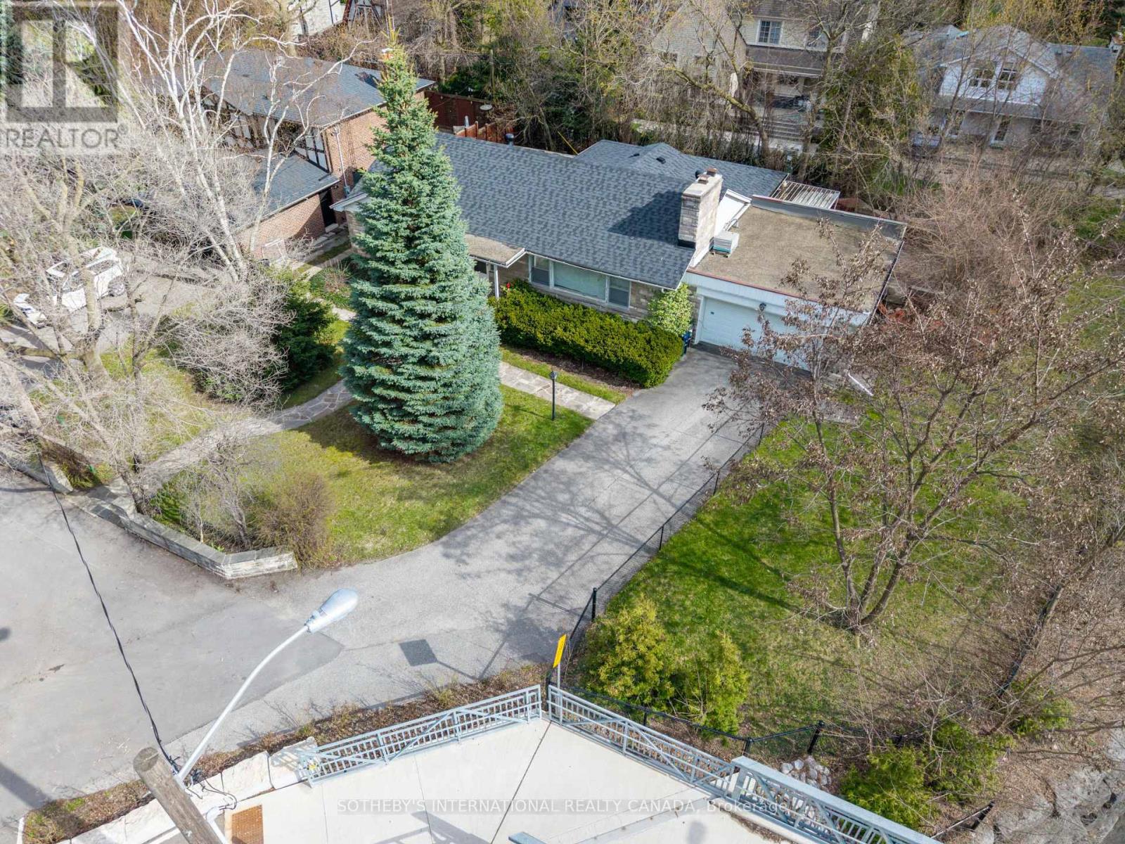 55 Van Dusen Boulevard Property Photo 11