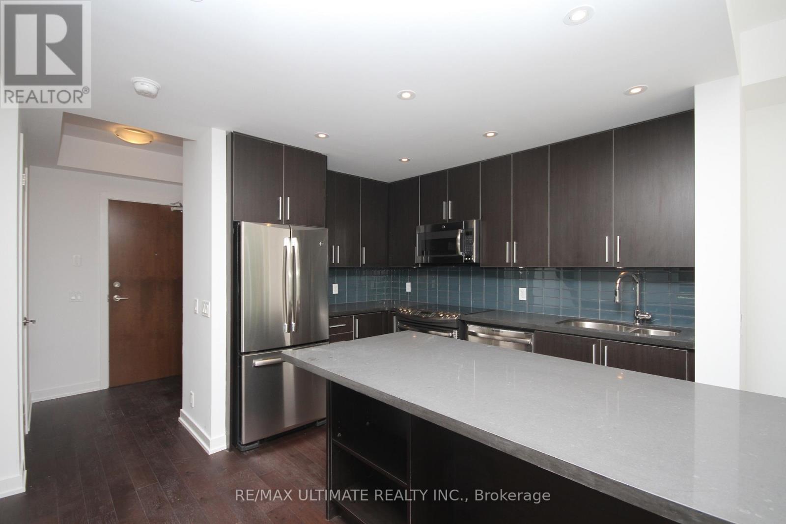 Th1 - 2212 Lake Shore Boulevard W Property Photo 1