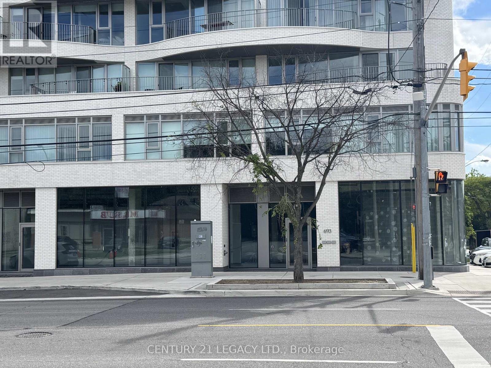 693 The Queensway Property Photo 3