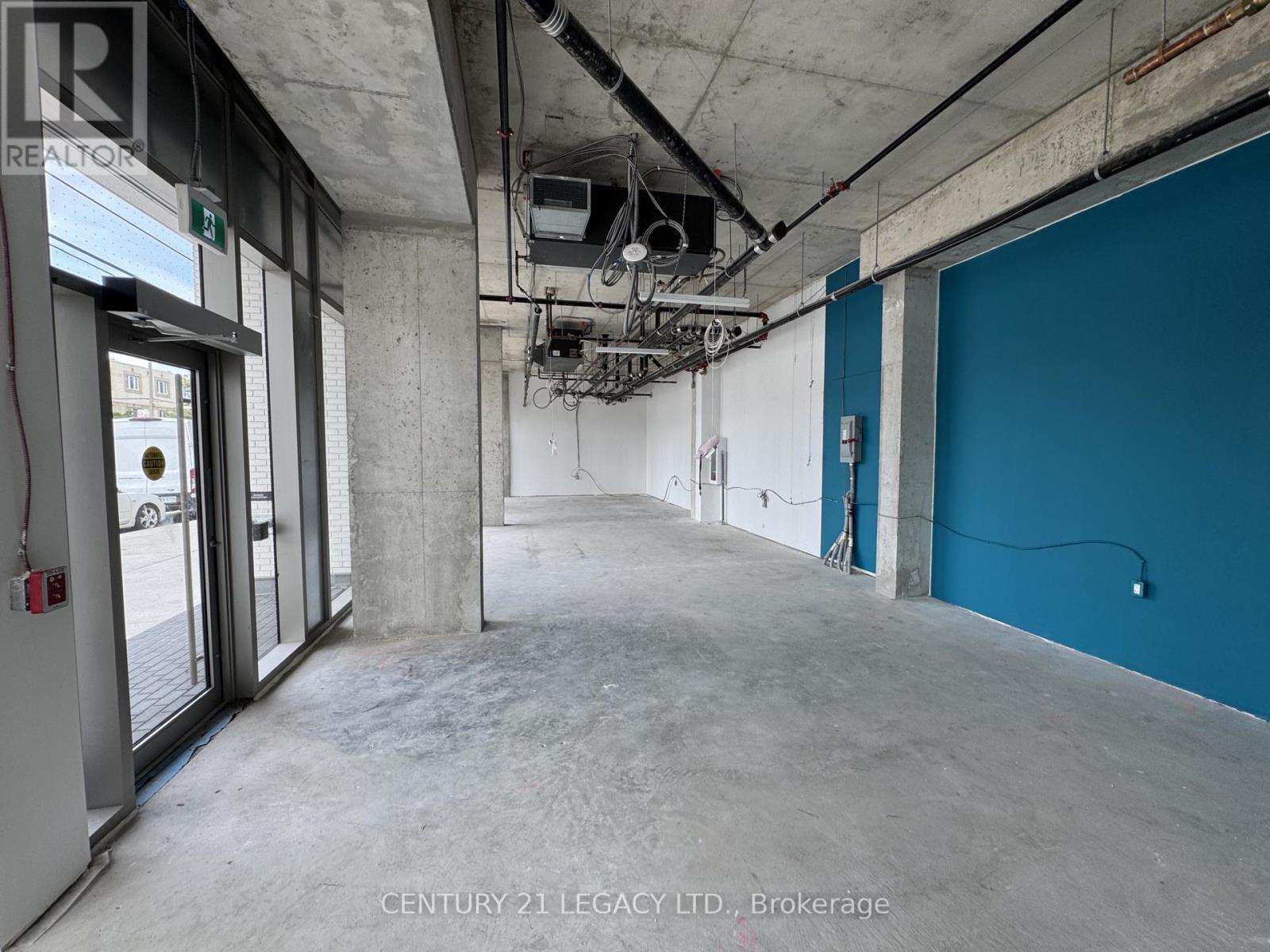 693 The Queensway Property Photo 13