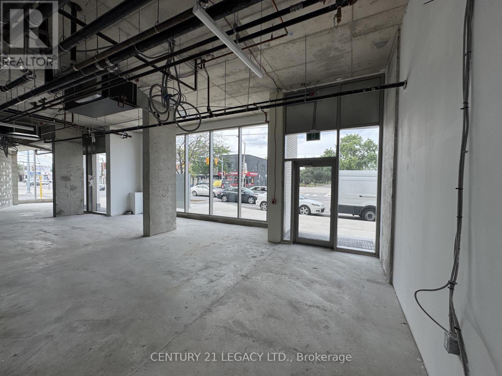 693 The Queensway Property Photo 19
