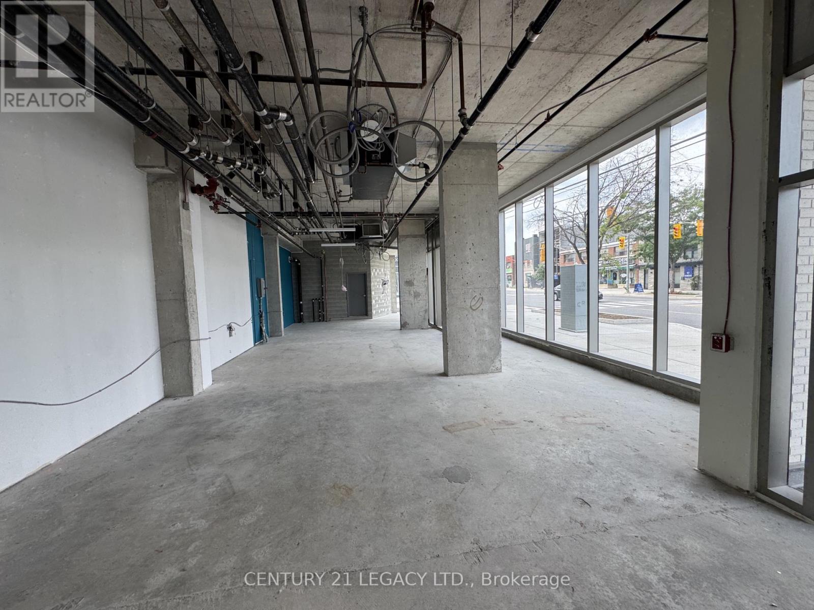 693 The Queensway Property Photo 20