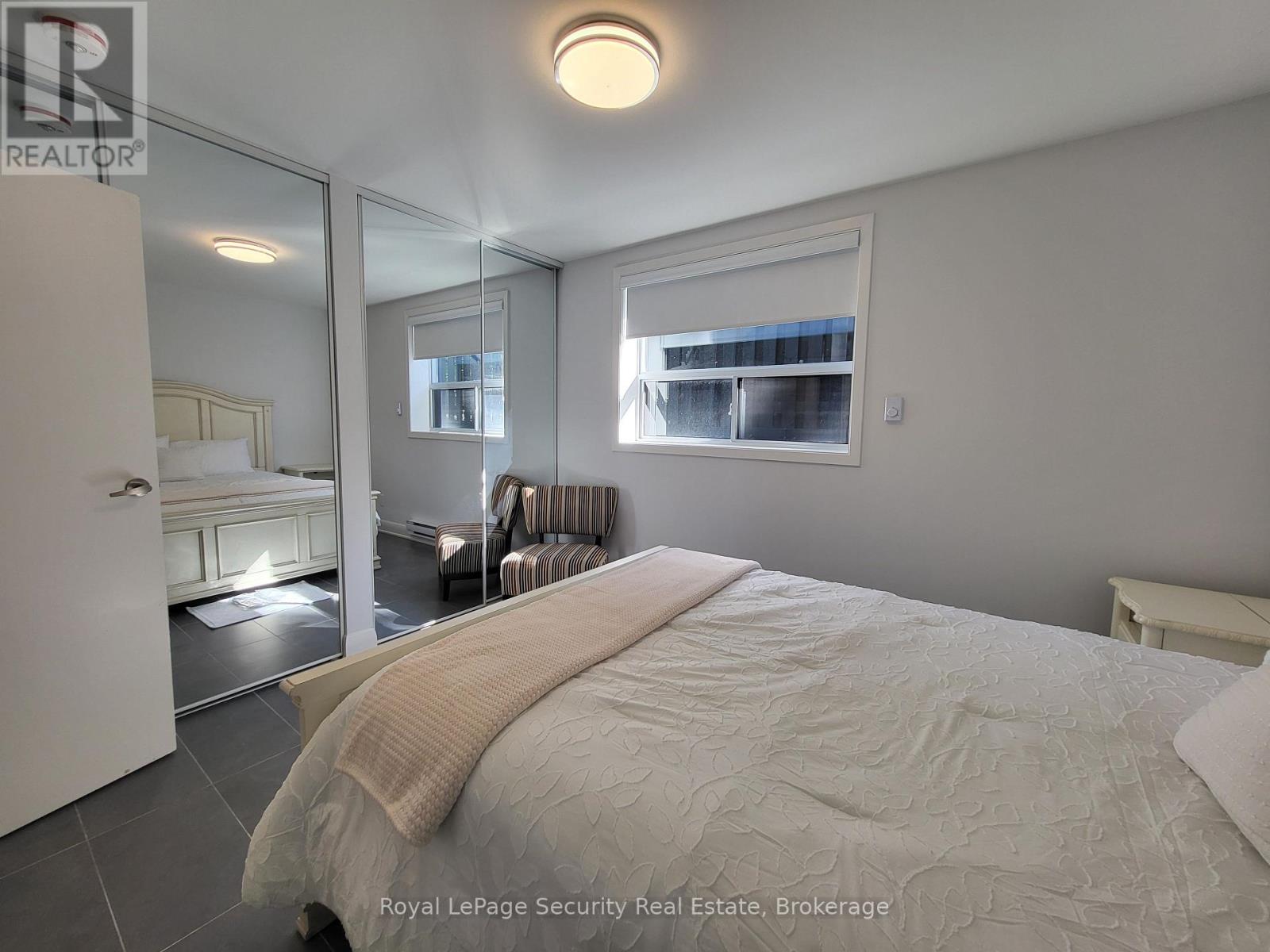 2 - 328 Lakeshore Road Property Photo 8